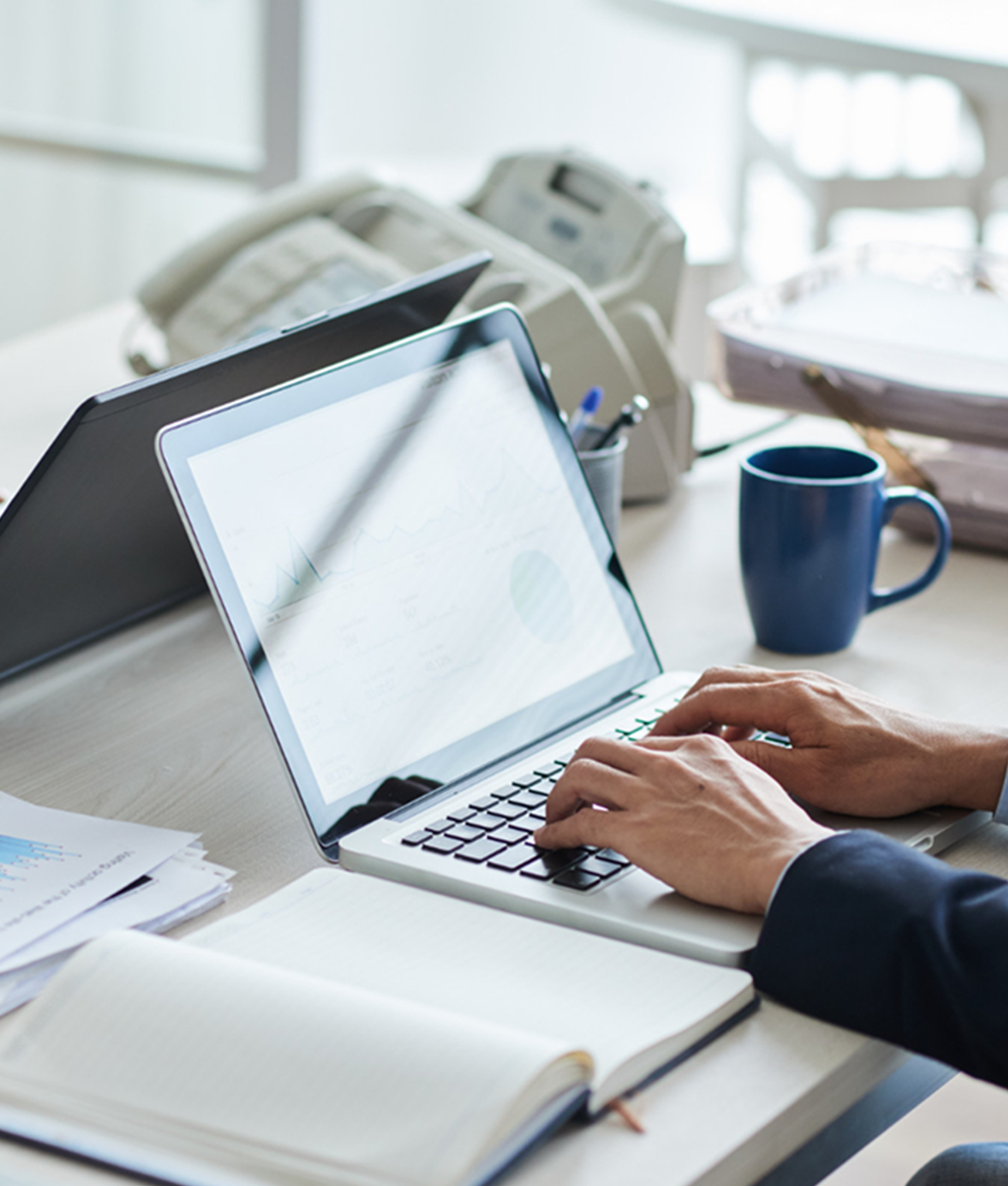 パソコンで送信している様子